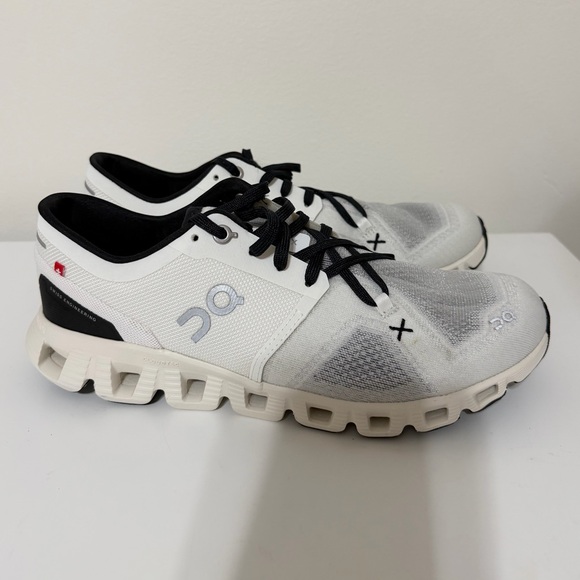 On Cloud Black and White Tennis Shoes - Picture 2 of 5